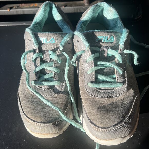 FILA Women's  Girls Light Spring / Gray Heather Walking Shoes ~ Size 2 - Picture 1 of 6